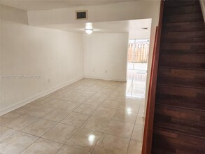 562 NW 82nd Pl in Miami, FL - Building Photo - Building Photo