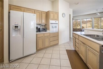 3033 Highland Falls Dr in Las Vegas, NV - Building Photo - Building Photo