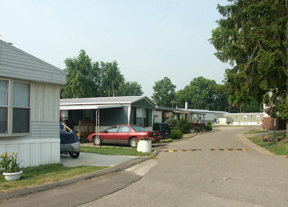 8001 Hamilton Ave in Cincinnati, OH - Foto de edificio