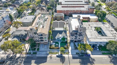 1256 W Adams Blvd in Los Angeles, CA - Building Photo - Building Photo