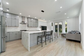 3125 Paola Dr in Miami, FL - Building Photo - Building Photo