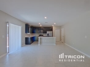 33546 Sky Blossom Cir in Leesburg, FL - Building Photo - Building Photo