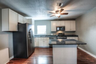 4809 McEwen St in Houston, TX - Building Photo - Building Photo