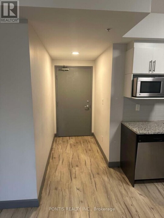 258B Sunview St in Waterloo, ON - Building Photo