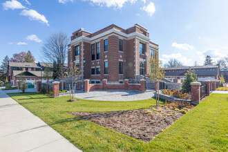 King George School Lofts in Newmarket, ON - Building Photo - Building Photo