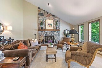 9378 Olympia Dr in Eden Prairie, MN - Building Photo - Building Photo