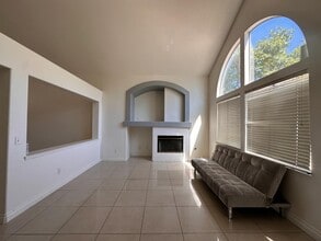 14179 Stanislaus Ct in Fontana, CA - Building Photo - Building Photo