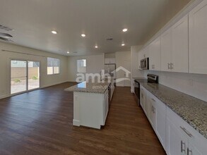 96 Cabaletta Ln in Henderson, NV - Building Photo - Building Photo