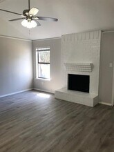 829 Crestview Dr in Burleson, TX - Building Photo - Building Photo