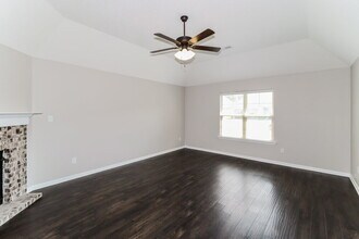 9466 Darren Cir S in Cordova, TN - Foto de edificio - Building Photo