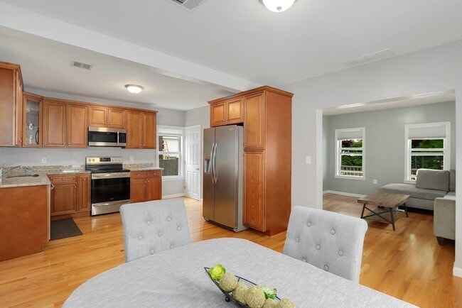 37 Lindsay St in Framingham, MA - Building Photo - Building Photo