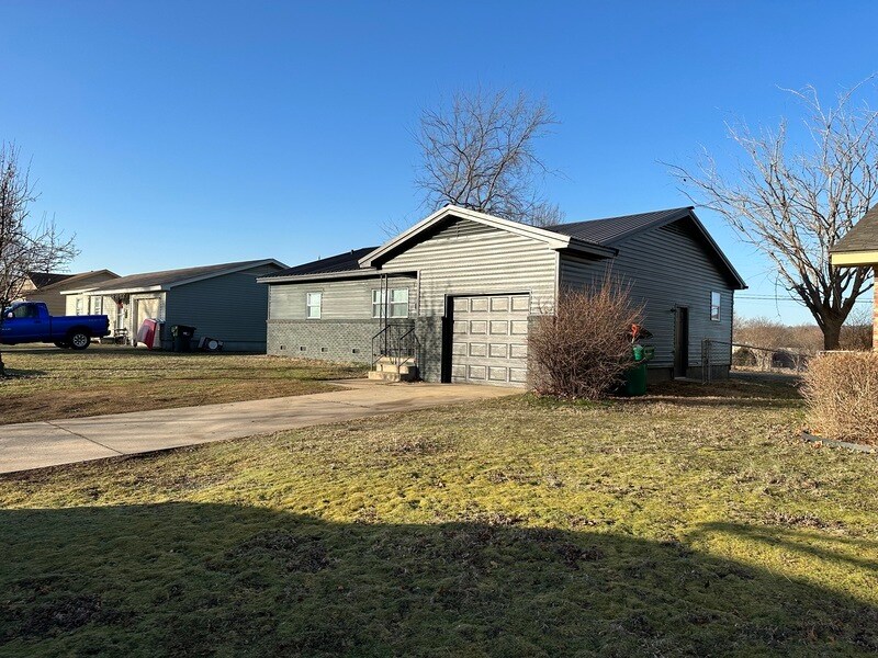 744 N Moccasin St in Sapulpa, OK - Building Photo