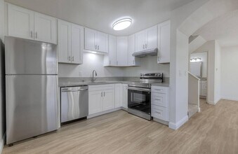 La Roca Plaza 1 Month Free in Santee, CA - Foto de edificio - Building Photo