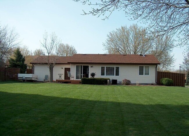 6649 Homestead Ave Ct S in Cottage Grove, MN - Building Photo - Building Photo