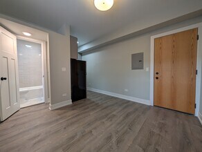 503 W Belmont Ave, Unit 5i in Chicago, IL - Building Photo - Building Photo