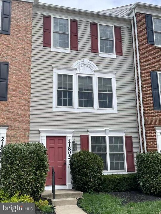 21805 Seneca Ayr Dr in Clarksburg, MD - Building Photo