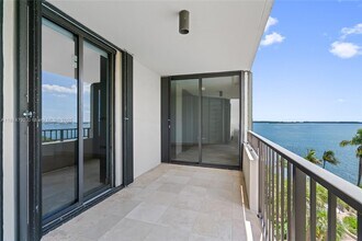 520 Brickell Key Dr in Miami, FL - Building Photo - Building Photo