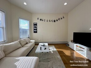 143 Hillside St, Unit 3 in Boston, MA - Building Photo - Building Photo