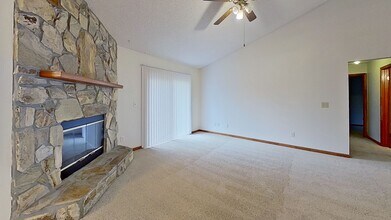 3358 Secret Isle Ln in Jacksonville, FL - Foto de edificio - Building Photo