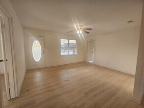 1300 Hondo St in Lockhart, TX - Building Photo - Building Photo