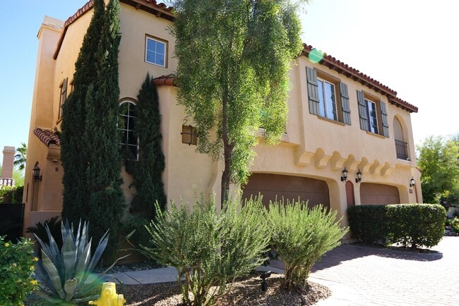 property at 1816 Pintura Cir W