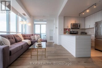 3985 Grand Park Dr in Mississauga, ON - Building Photo - Building Photo