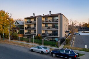 1512 16 Av SW in Calgary, AB - Building Photo