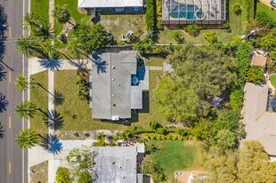 302 San Marco Dr in Venice, FL - Building Photo