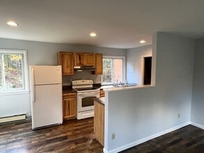 1050 Lucas Avenue Ext, Unit B in Hurley, NY - Building Photo - Building Photo