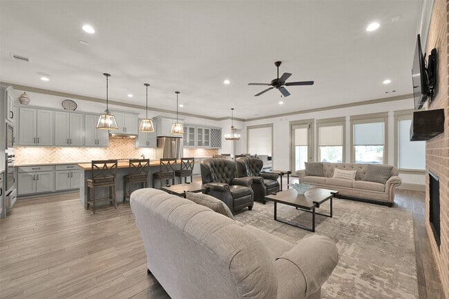 2072 Laurie Darlin Dr