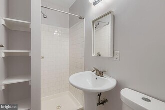 2535 N Howard St in Baltimore, MD - Foto de edificio - Building Photo