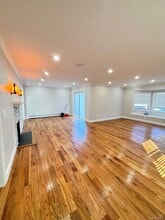 70 Appletree Ln in Roslyn Heights, NY - Building Photo - Building Photo