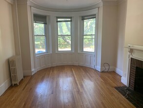 1489 Beacon St, Unit #3 in Brookline, MA - Building Photo - Building Photo