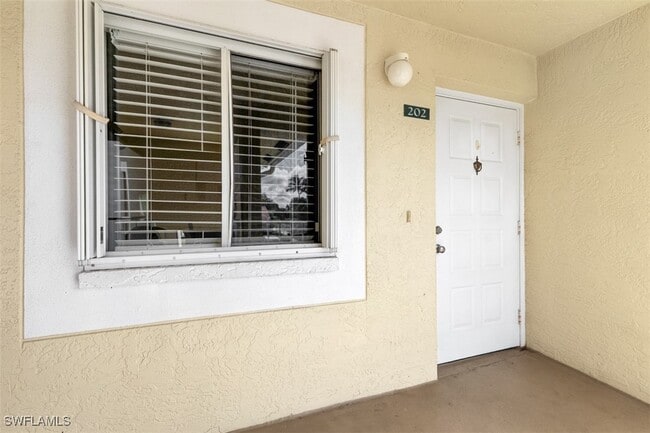 7785 Esmeralda Way in Naples, FL - Building Photo - Building Photo