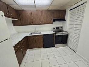 7910 N Colony Cir in Tamarac, FL - Building Photo - Building Photo