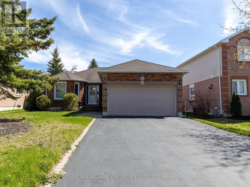 122 Fletcher St in Bradford West Gwillimbury, ON - Building Photo