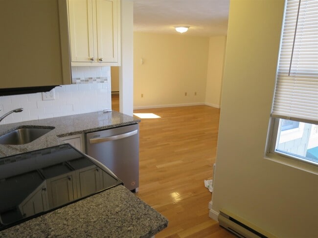 3 Holland St, Unit 3 in Somerville, MA - Building Photo - Building Photo