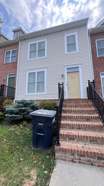 360 Blue Stone Hills Dr in Harrisonburg, VA - Building Photo