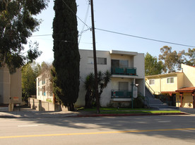 11118 Moorpark St Apartments