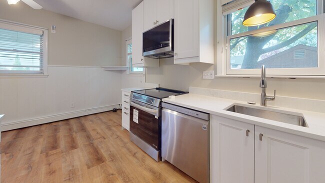 310 Lowell St in Somerville, MA - Building Photo - Building Photo