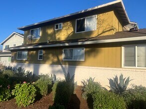 166 Echo Ave, Unit 2 in Campbell, CA - Foto de edificio - Building Photo