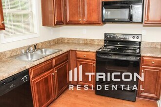 1040 Wedgewood Ct NE in Conyers, GA - Building Photo - Building Photo