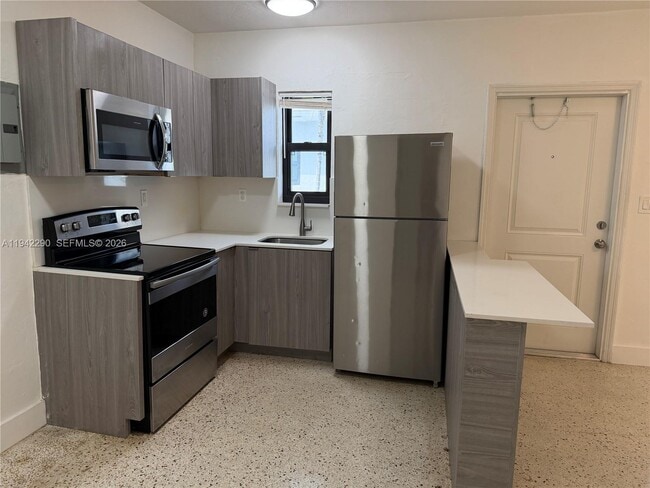 600 SW 10th St in Miami, FL - Building Photo - Building Photo