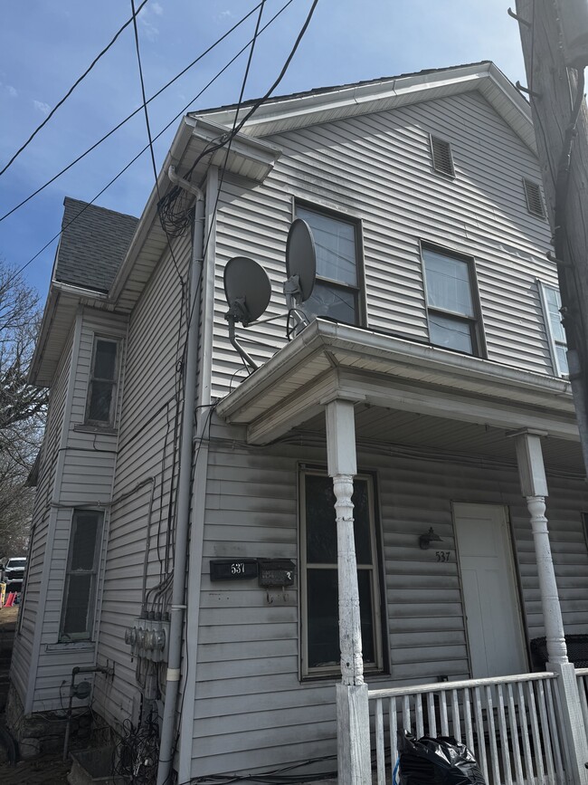 537 N Queen St in Martinsburg, WV - Building Photo - Building Photo