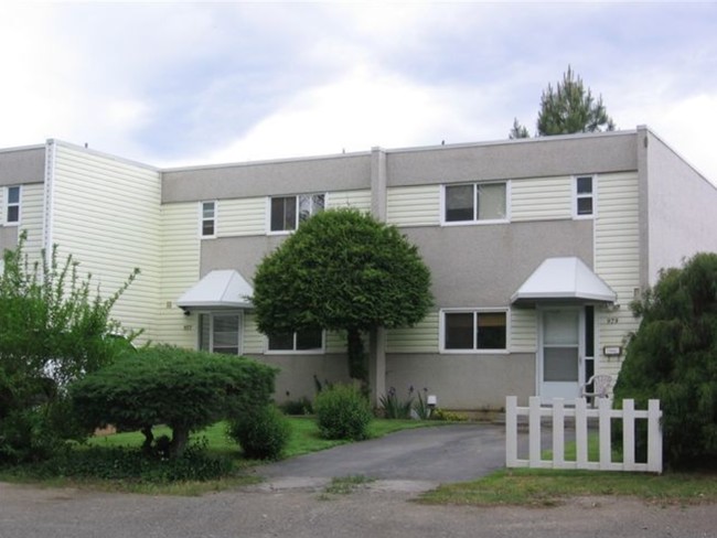 963 Schubert Dr in Kamloops, BC - Building Photo - Building Photo