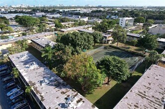 5162 NE 6th Ave in Oakland Park, FL - Building Photo - Building Photo