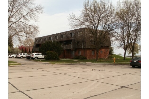 Island View Apartments in Oshkosh, WI - Foto de edificio - Building Photo