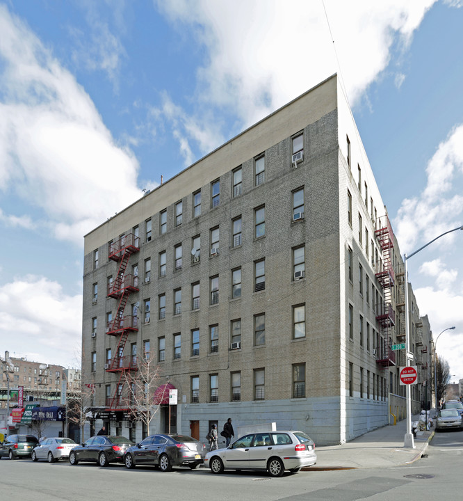 15 E 208th in Bronx, NY - Building Photo