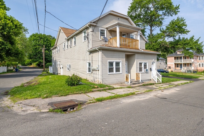 121 Hillview Ave in Waterbury, CT - Building Photo - Building Photo
