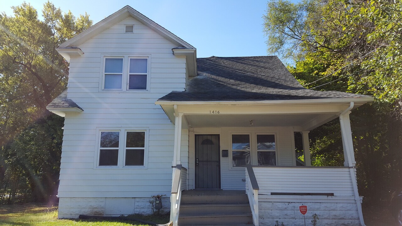 1416 Chestnut St in Rockford, IL - Foto de edificio